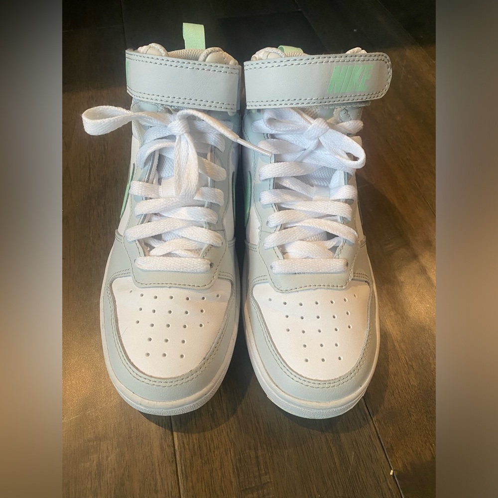 Nike sneakers. Size 4Y. Worn once. Excellent condition.